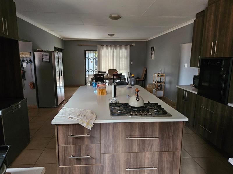 To Let 4 Bedroom Property for Rent in Kathu Northern Cape